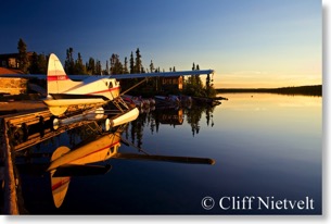 de Havilland Beaver docked at Selwyn Lake Lodge